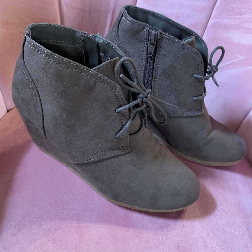 Universal Threads Size 8 Wedge Booties